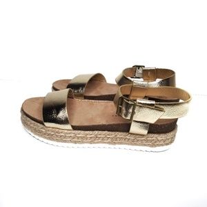 Chinese Laundry Gold Metallic Sandals Size 8